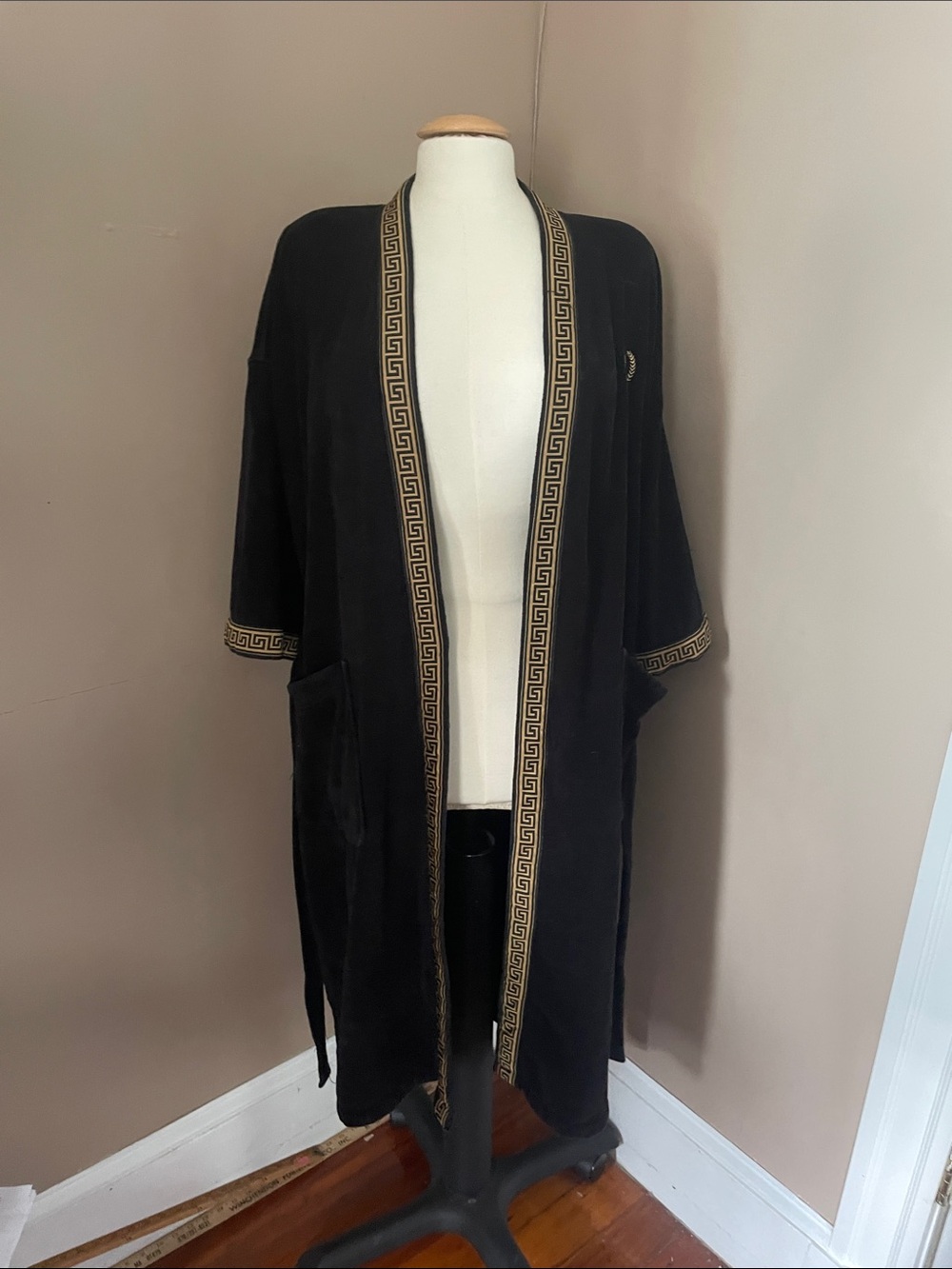Cesar place Black Velvet Robe with Gold-Trim Detailing unisex!! - Picture 8 of 9